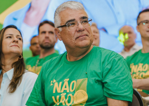 O senador Eduardo Girão (Novo) fez o lançamento oficial de sua pré-candidatura em novembro, com a presença da ex-primeira-dama Michelle Bolsonaro (PL)