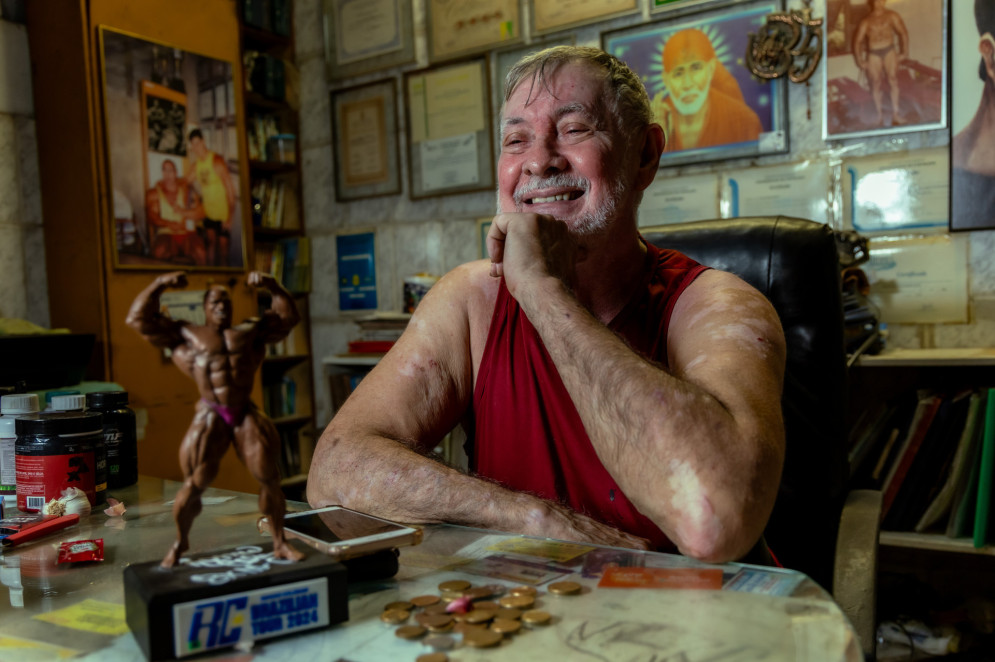 'Nessa academia eu conheci uma pessoa chamada Jos&eacute; Carlos Miranda, que foi o primeiro campe&atilde;o do Estado do Cear&aacute; do fisiculturismo. Disse a ele em 1969: &ldquo;Miranda, um dia eu vou botar uma academia e voc&ecirc; vai treinar comigo&rdquo;. Ele est&aacute; comigo h&aacute; quase 39 anos.'(Foto: FCO FONTENELE)