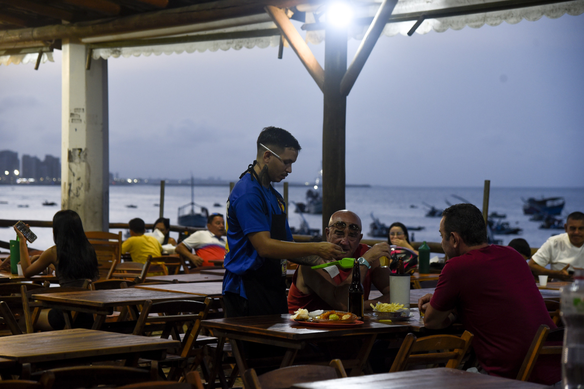 ￼SETOR de serviços foi o que teve a maior alta, com 22.505 novos postos criados em 2025 (Foto: Nayana Melo/Especial para O Povo)