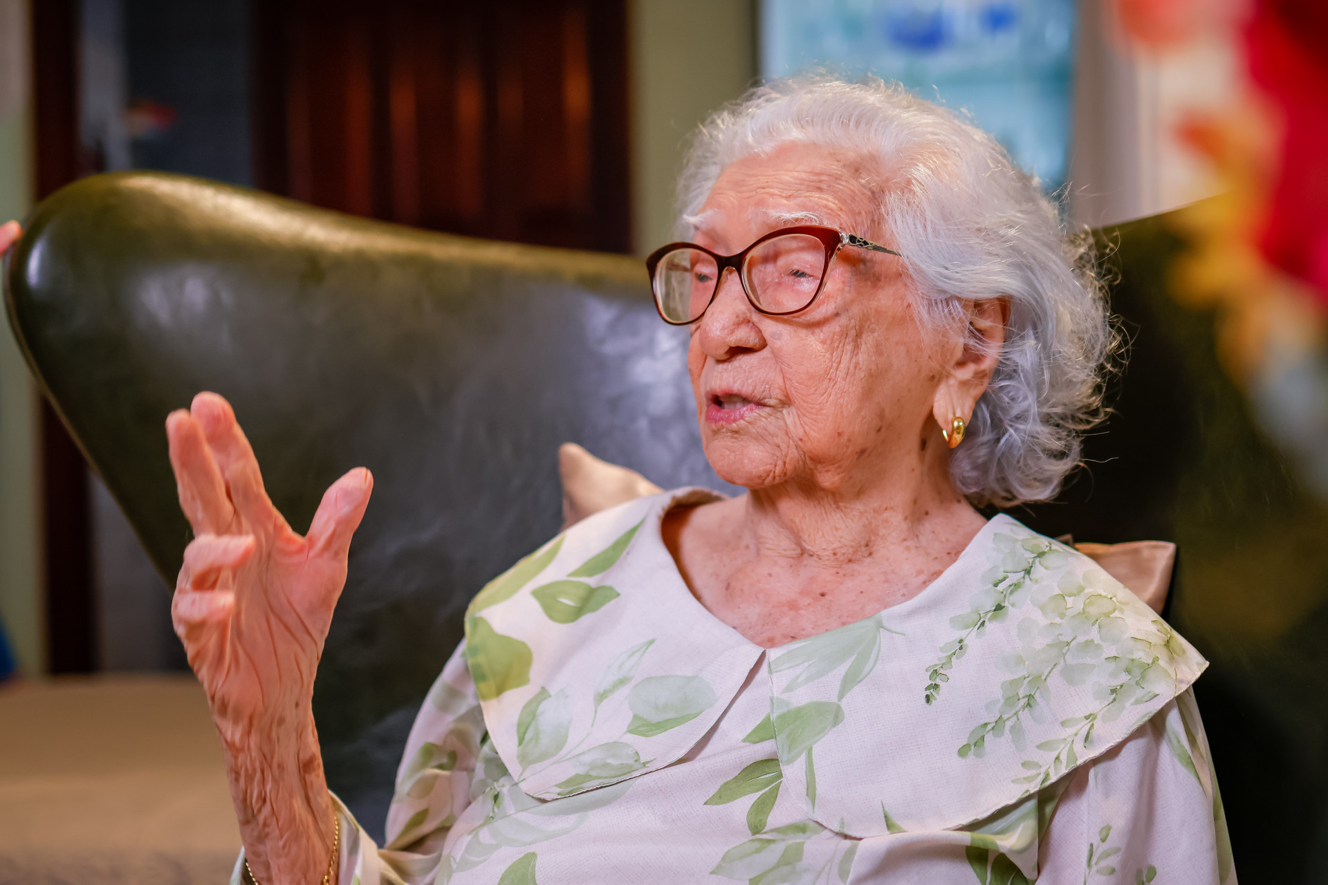 FORTALEZA, CE, BRASIL, 28-01-2026: Dona Guiomar Tavares Ferreira fez 110 anos. &Eacute; l&uacute;cida e ainda orienta na produ&ccedil;&atilde;o de doce de caju. fotos feitas na casa de Dona Guiomar. (Foto: Aurelio Alves / Jornal O POVO) (Foto: AUR&Eacute;LIO ALVES)