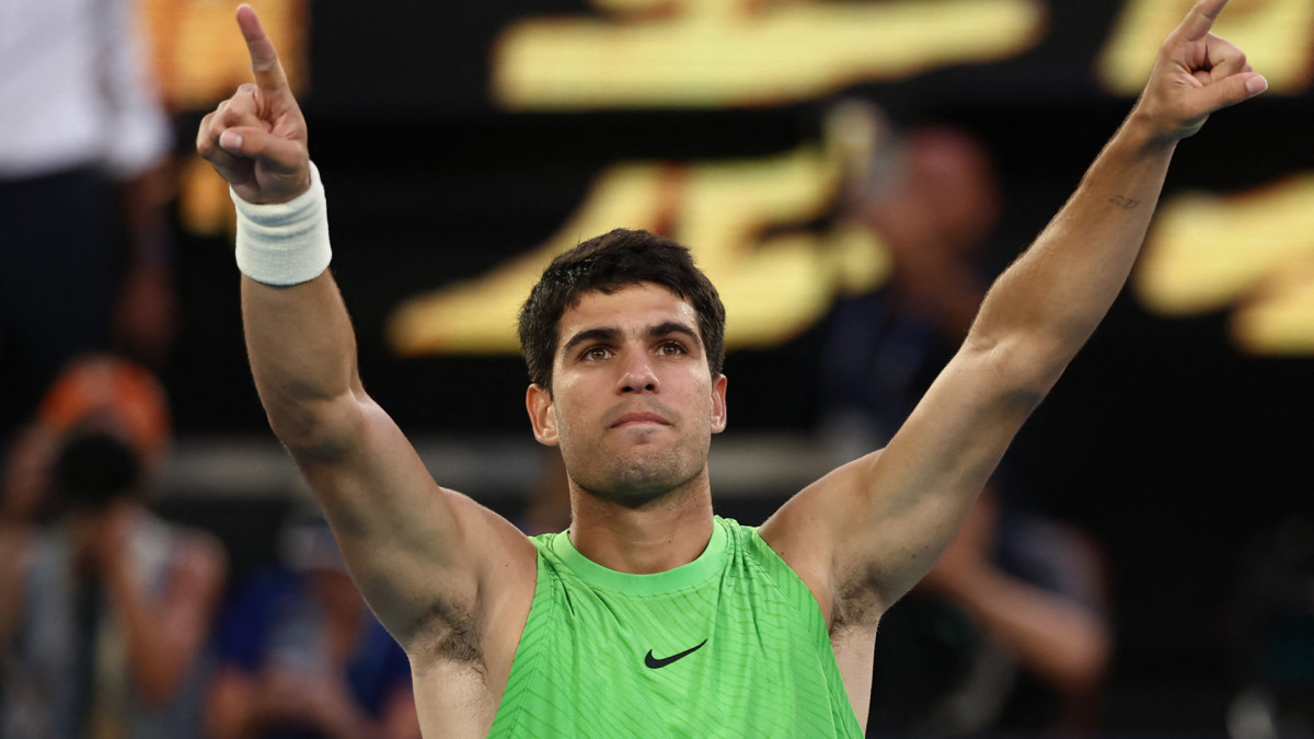 Foto ilustrativa do tenista espanhol Carlos Alcaraz derrotou Novak Djokovic por 3 sets a 1 neste domingo, 1&ordm; de fevereiro, e sagrou-se campe&atilde;o do Australian Open pela primeira vez