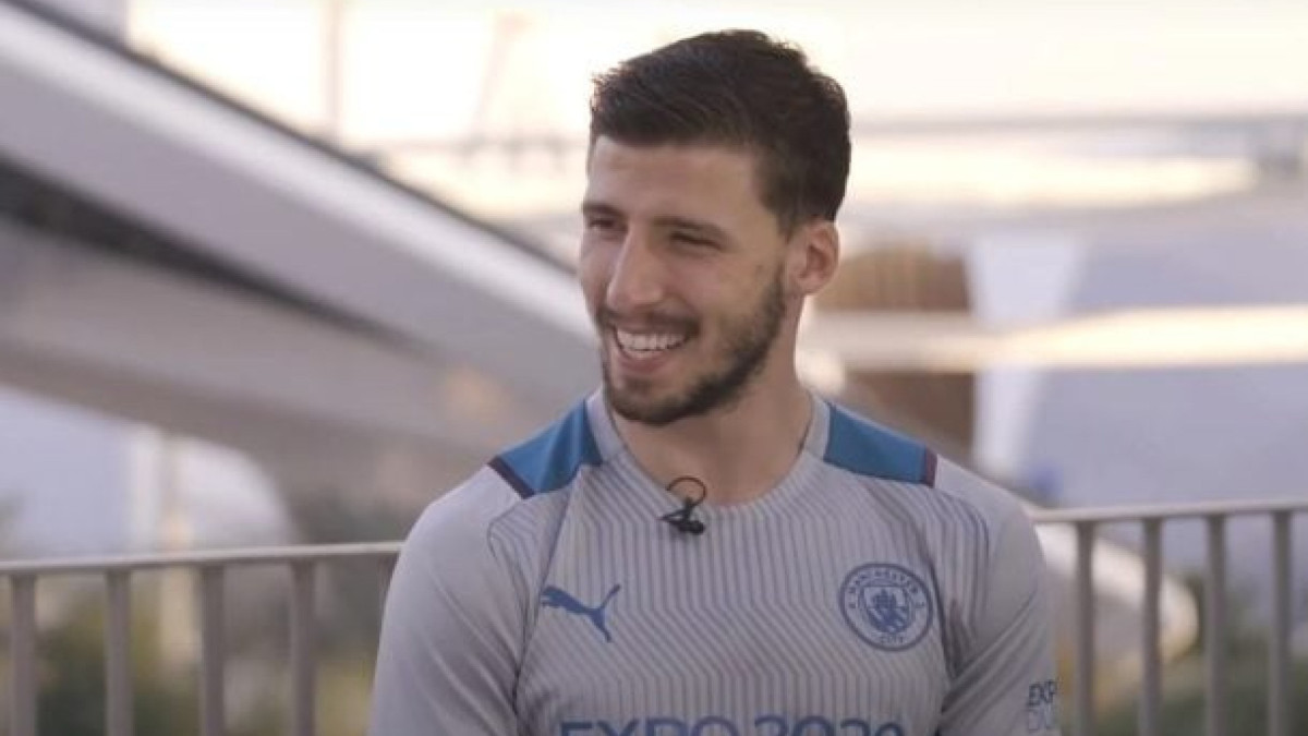 A invasão ocorreu enquanto o zagueiro defendia o clube inglês na vitória sobre o Galatasaray, pela fase classificatória da Liga dos Campeões