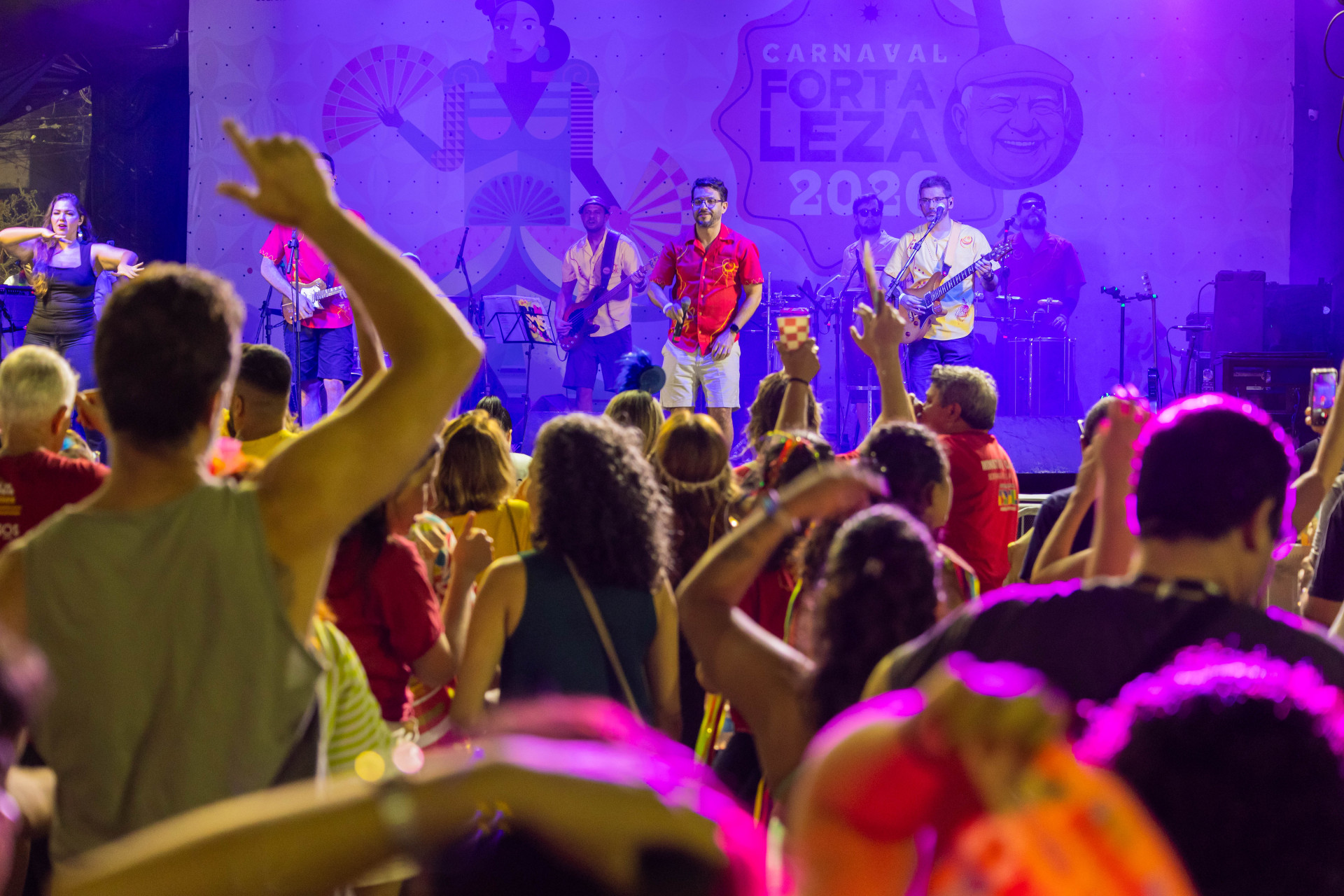 ￼BLOCO Luxo da Aldeia foi a atração da noite (Foto: FCO FONTENELE)