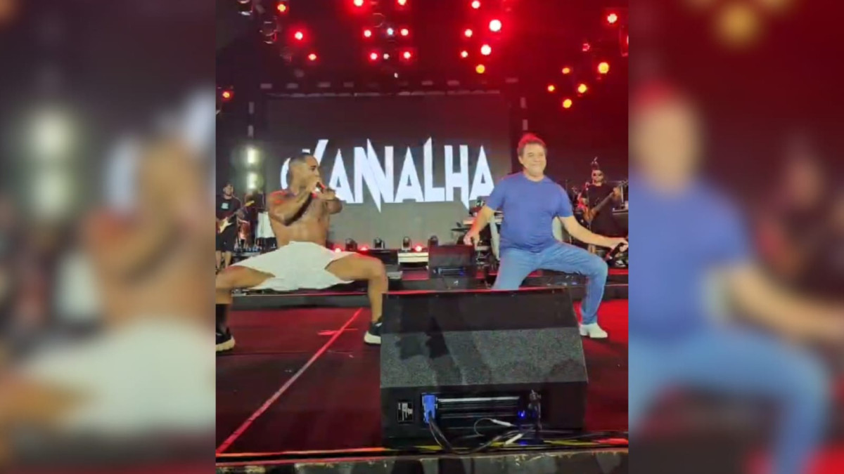Prefeito fez o passo característico do artista baiano durante show na Praia de Iracema