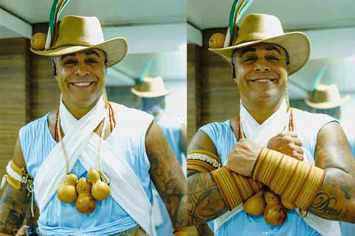 As cores azul e branco, inspiradas no orixá Oxóssi, são marca registrada do Ara Ketu. Elas aparecem em fantasias, cenários e materiais gráficos, reforçando a identidade visual do grupo. Essa estética conecta espiritualidade e cultura popular.
