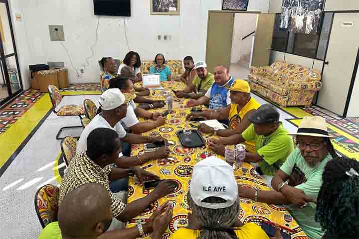 O Ara Ketu sempre se posicionou como símbolo de resistência cultural e social. Ao dar voz às comunidades periféricas e valorizar a herança africana, o grupo se tornou referência de luta e afirmação. Essa postura fortalece sua relevância além da música.
