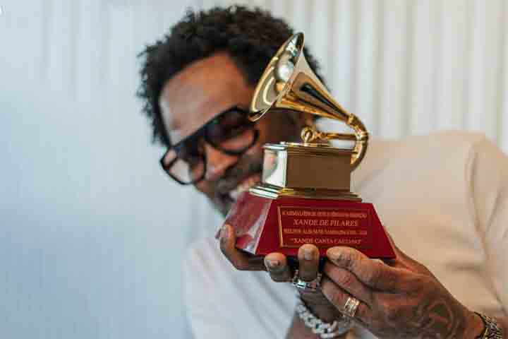 Sua carreira marcada por prêmios e indicações, além da valorização por parte da crítica especializada, evidencia a enorme contribuição para a música brasileira e reforça o conceito de que o artista não se limita ao popular.
