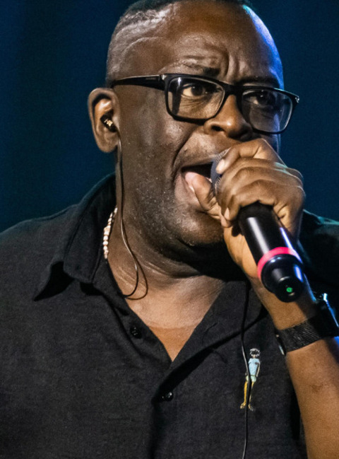 Marquinhos Art’Samba – Com mais de 20 anos de carreira, fará sua estreia como intérprete da Unidos da Tijuca, trazendo sua experiência acumulada em Grande Rio, Portela e Mocidade. Assim, dará identidade sonora ao enredo “Carolina Maria de Jesus”.
