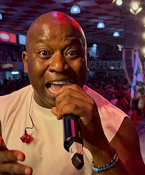 Igor Sorriso –  Em seu segundo ano defendendo o Salgueiro, o intérprete crê na leveza do samba “A delirante jornada carnavalesca da professora que não tinha medo de bruxa, de bacalhau e nem do pirata da perna-de-pau”, muito popular, para contagiar a Sapucaí.
