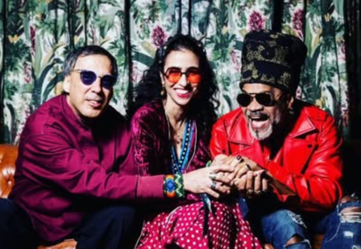 Brown fez parcerias, ainda, com nomes como Caetano Veloso, Daniela Mercury e Marisa Monte, o que marcou sua carreira com encontros transformadores. Ao unir forças com diferentes estilos, enriqueceu sua obra. Tais parcerias demonstraram sua abertura para o diálogo musical.
