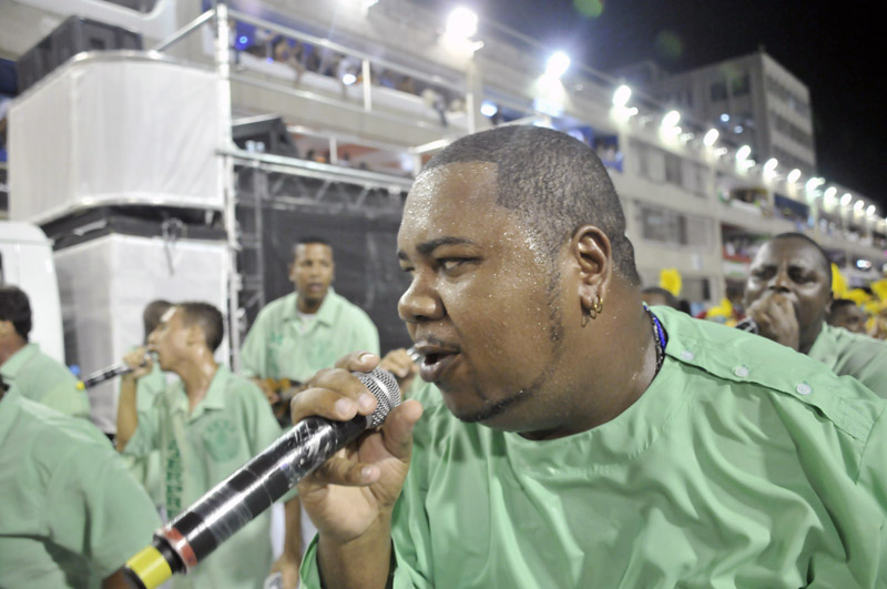 Igor Vianna – Assume o microfone da Mocidade, carregando o legado de seu pai, Ney Vianna, que marcou época na escola da Vila Vintém. Com timbre firme, garante que o enredo “Rita Lee, a Padroeira da Liberdade” será conduzido com emoção.
