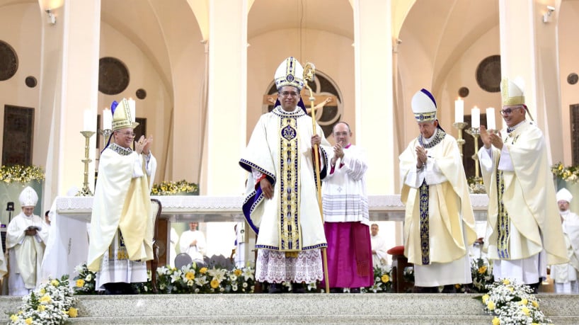 ￼ORDENAÇÃO episcopal do monsenhor Antonio Carlos do Nascimento foi realizada ontem  