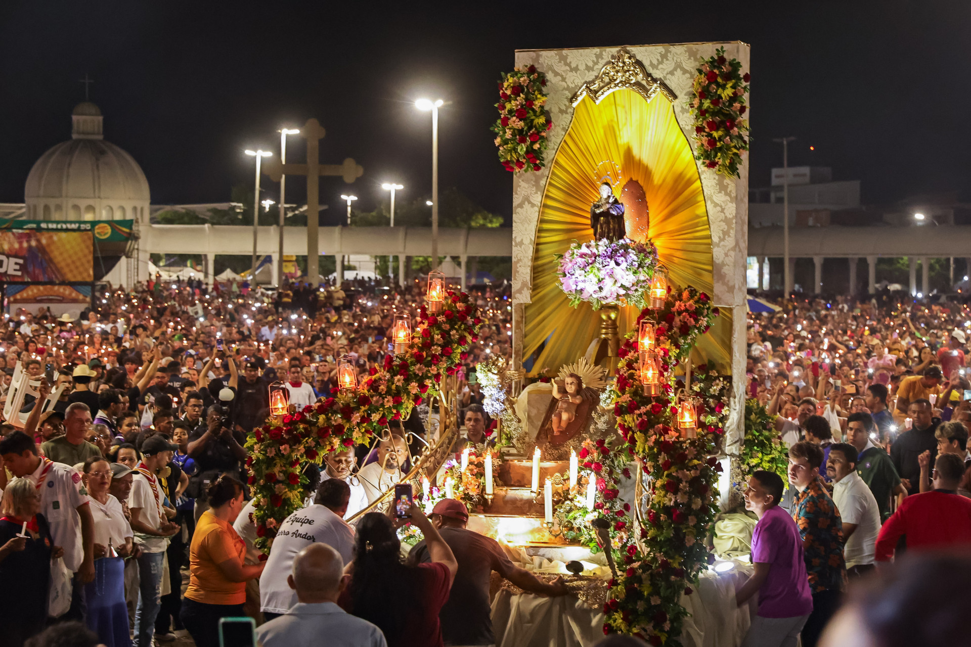 ￼ESTIMATIVA da Prefeitura de Juazeiro do Norte é de que 300 mil fiéis tenham participado da celebração  (Foto: JARBAS OLIVEIRA/ESPECIAL PARA O POVO)