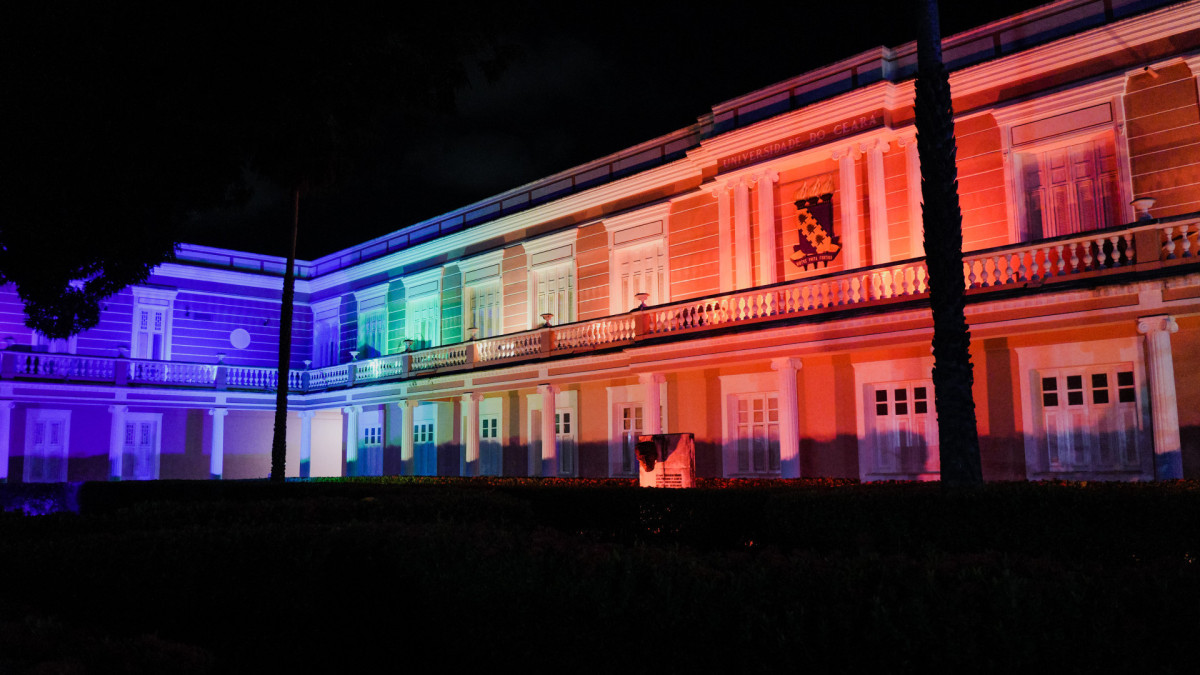 PL relacionado ao fim da lista tríplice na nomeação de reitores foi aprovada pela Câmara dos Deputados. Na imagem, fachada da reitoria da UFC