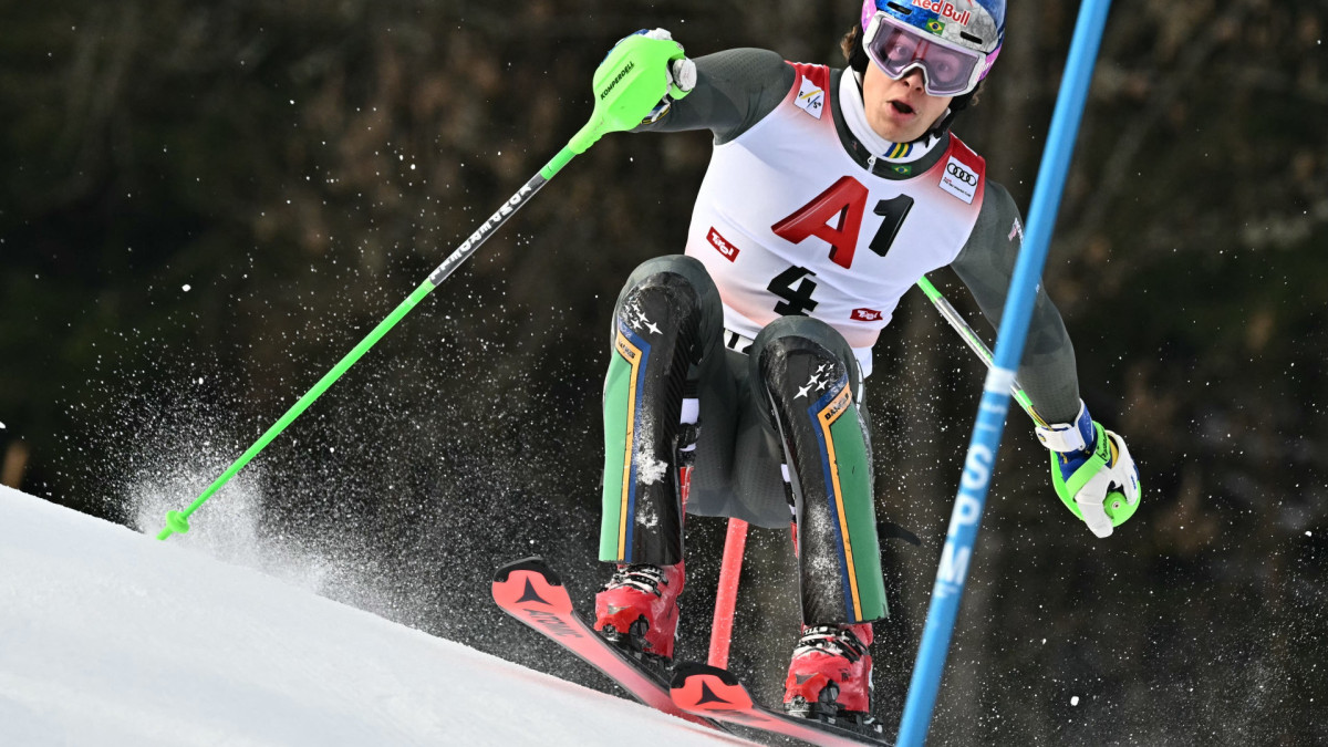 Lucas Pinheiro Braathen levou o ouro no esqui alpino e conquistou primeira medalha do Brasil em uma Olimp&iacute;ada de Inverno