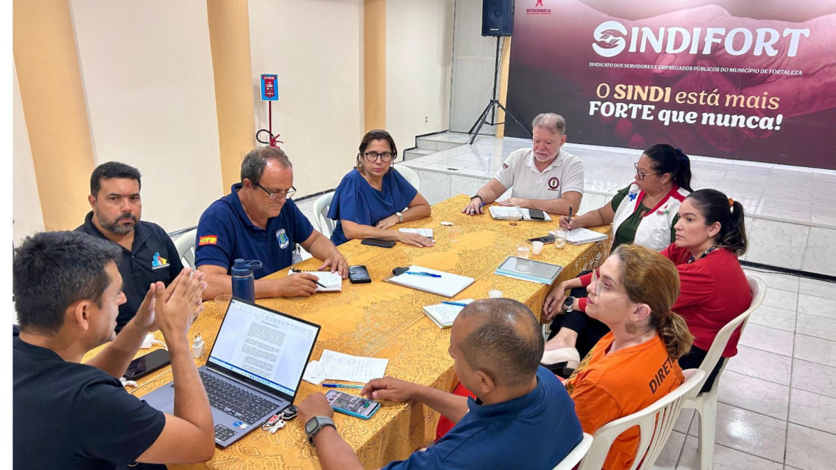 Servidores de Fortaleza recusam proposta de reajuste salarial da Prefeitura de Fortaleza, nesta ter&ccedil;a-feira, 3