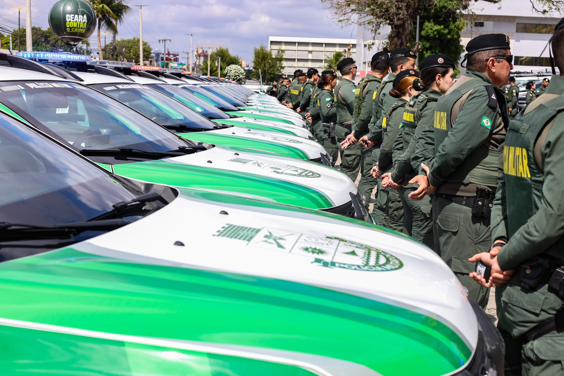 Semi-blindados Mais segurança para os militares (Foto: Daniel Galber/Especial para O POVO)