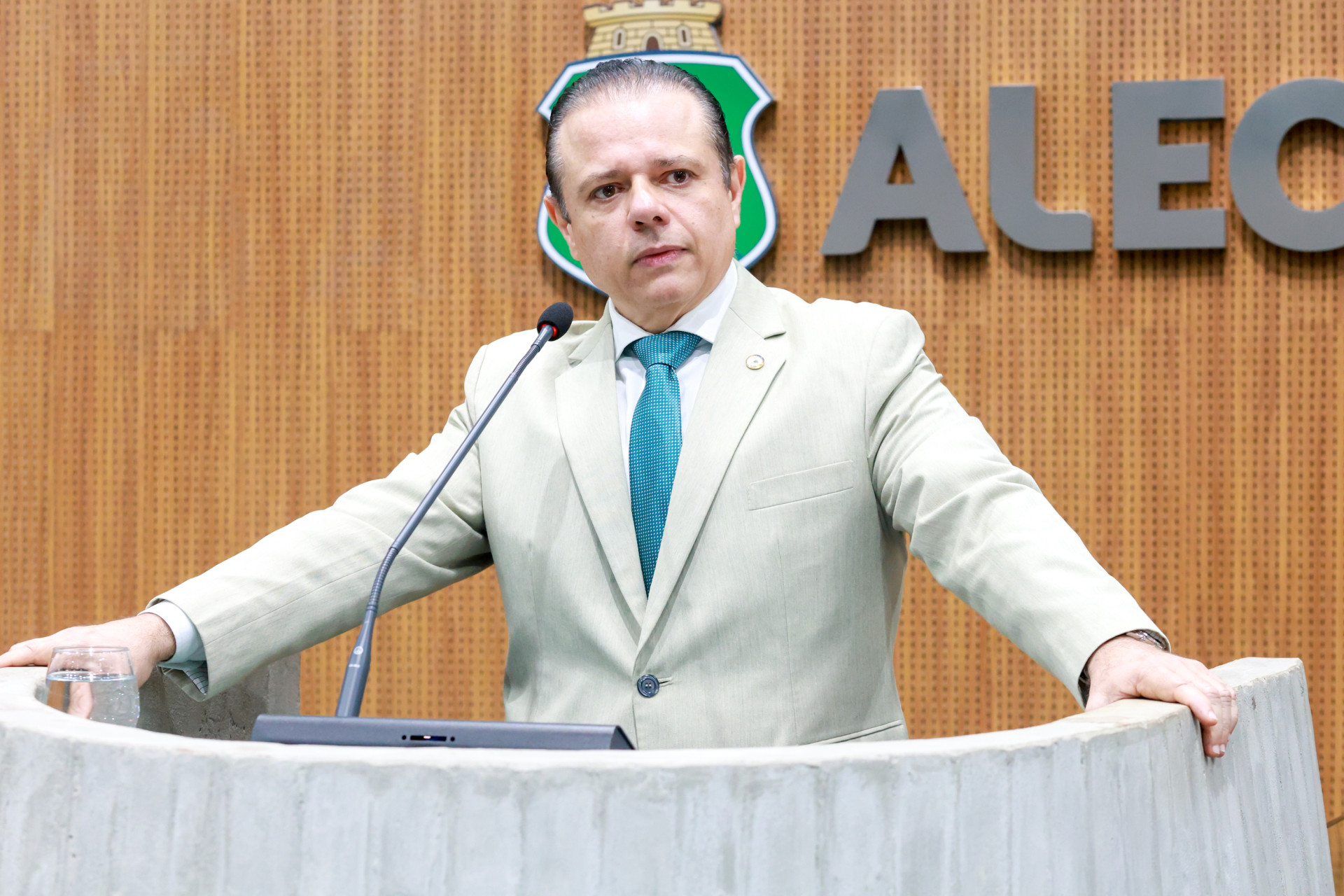 Cláudio Pinho faz parte do grupo de oposição que defende a candidatura de Ciro Gomes ao Governo do Estado (Foto: Junior Pio/Alece)