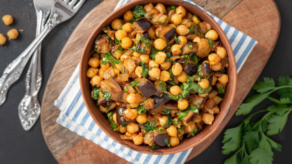 Grão-de-bico: 5 receitas leves e ricas em proteínas para o almoço