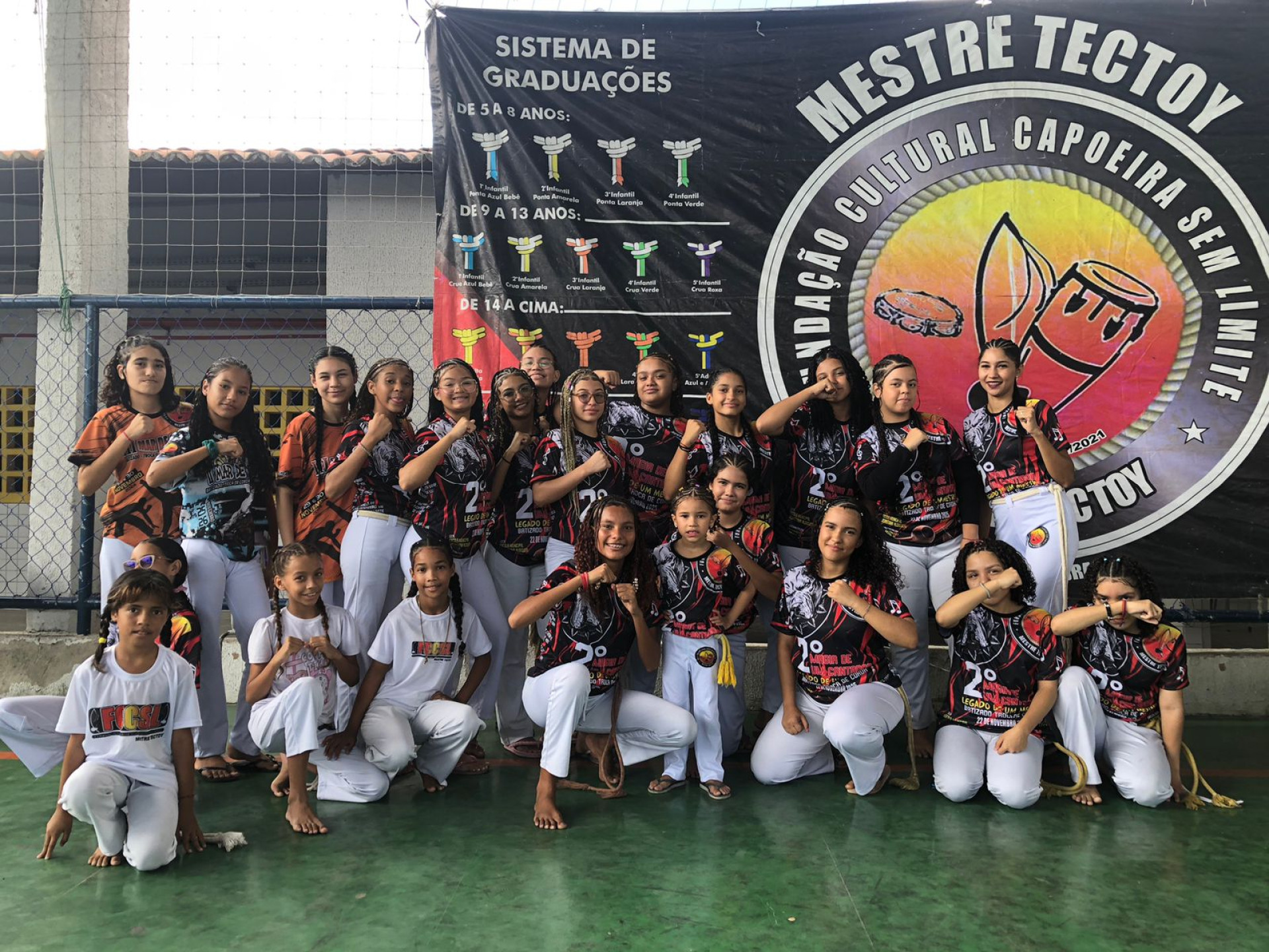 Turma de capoeira ministrada pelo Mestre Tec Toy