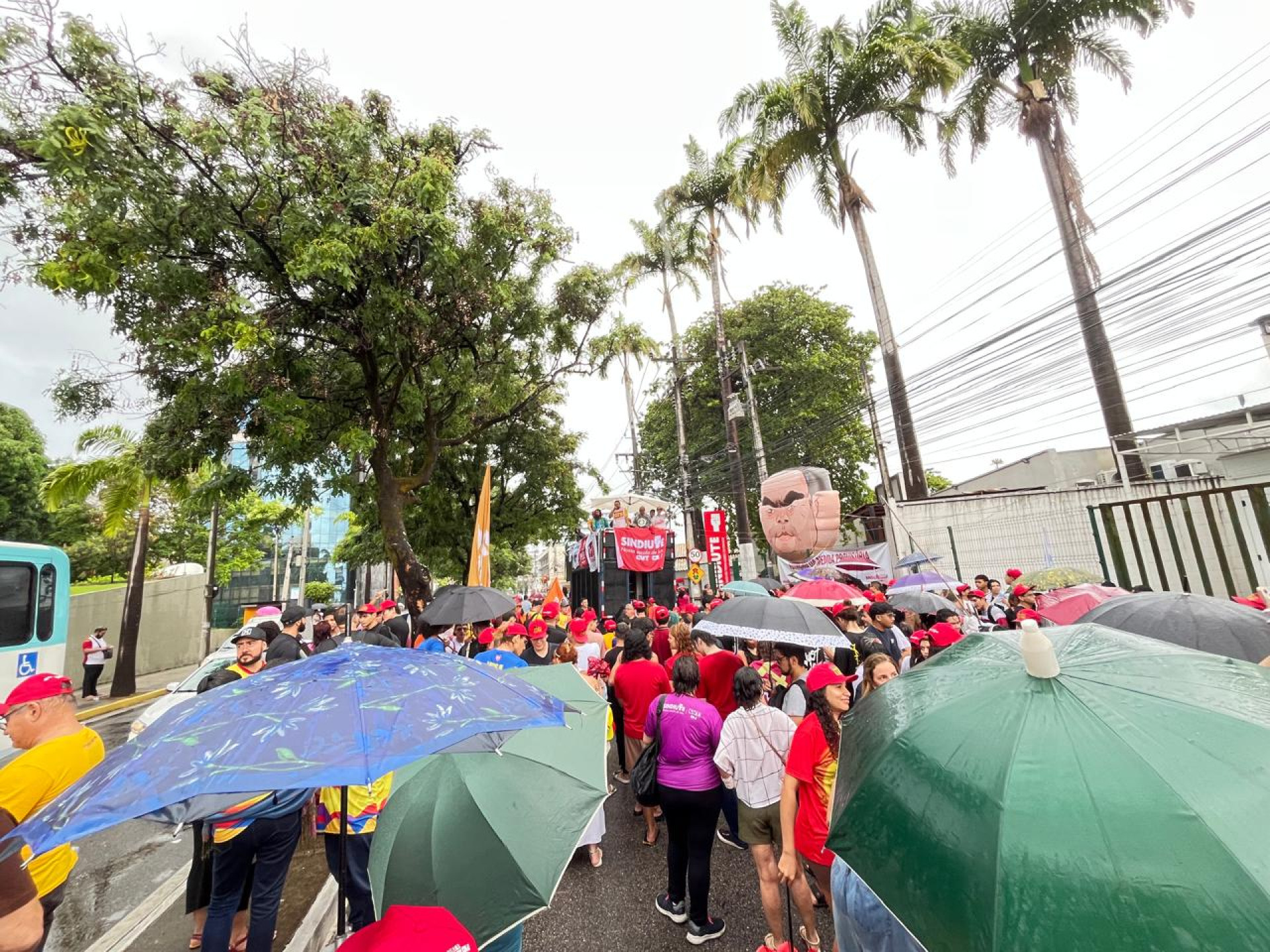 Servidores da Educação realizaram manifestação em Fortaleza