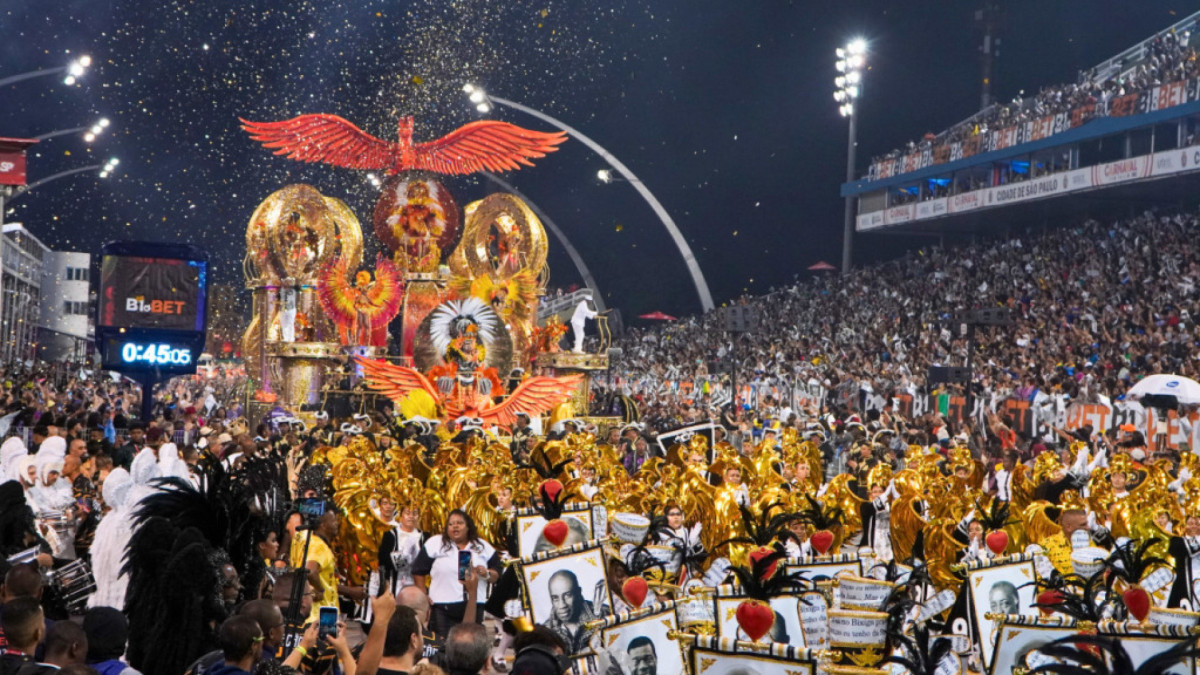 Desfiles do Grupo Especial e do Grupo de Acesso 1 das escolas de samba de S&atilde;o Paulo no Carnaval de 2026 ocorrem entre 13 e 15 de fevereiro  
