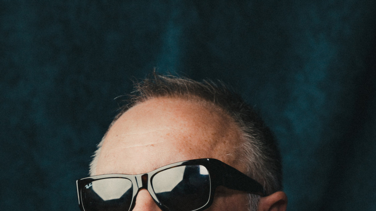 Karim Aïnouz em foto de divulgação da escola Porto Iracema das Artes (Foto: Alan Sousa/Porto Iracema das Artes)