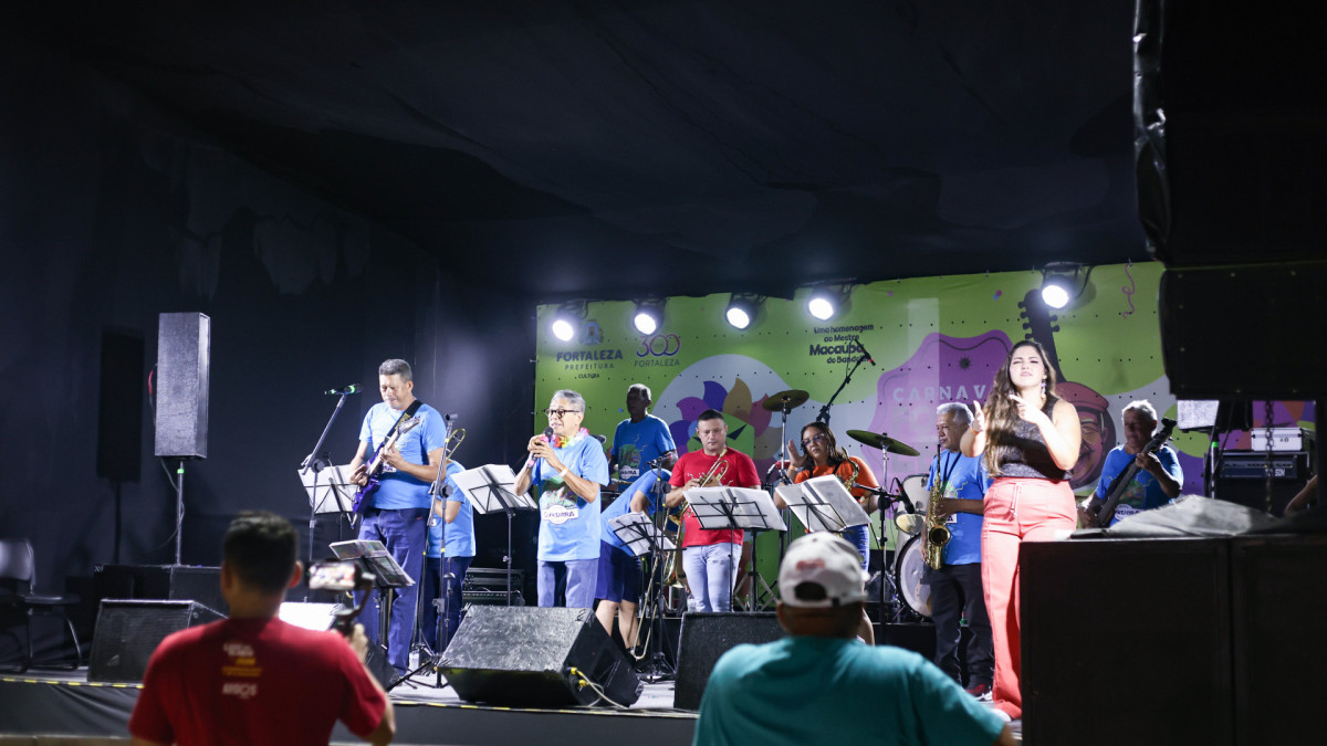 Tradicional bloco&nbsp;Concentra Mas N&atilde;o Sai se apresenta no Parque Rachel de Queiroz durante Carnaval de Fortaleza 2026. (Daniel Galber/Especial para O POVO)