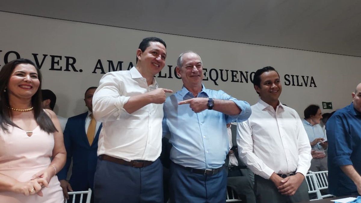 Prefeito de Juazeiro do Norte, Glêdson Bezerra (Podemos), e o ex-ministro Ciro Gomes (PSDB)
