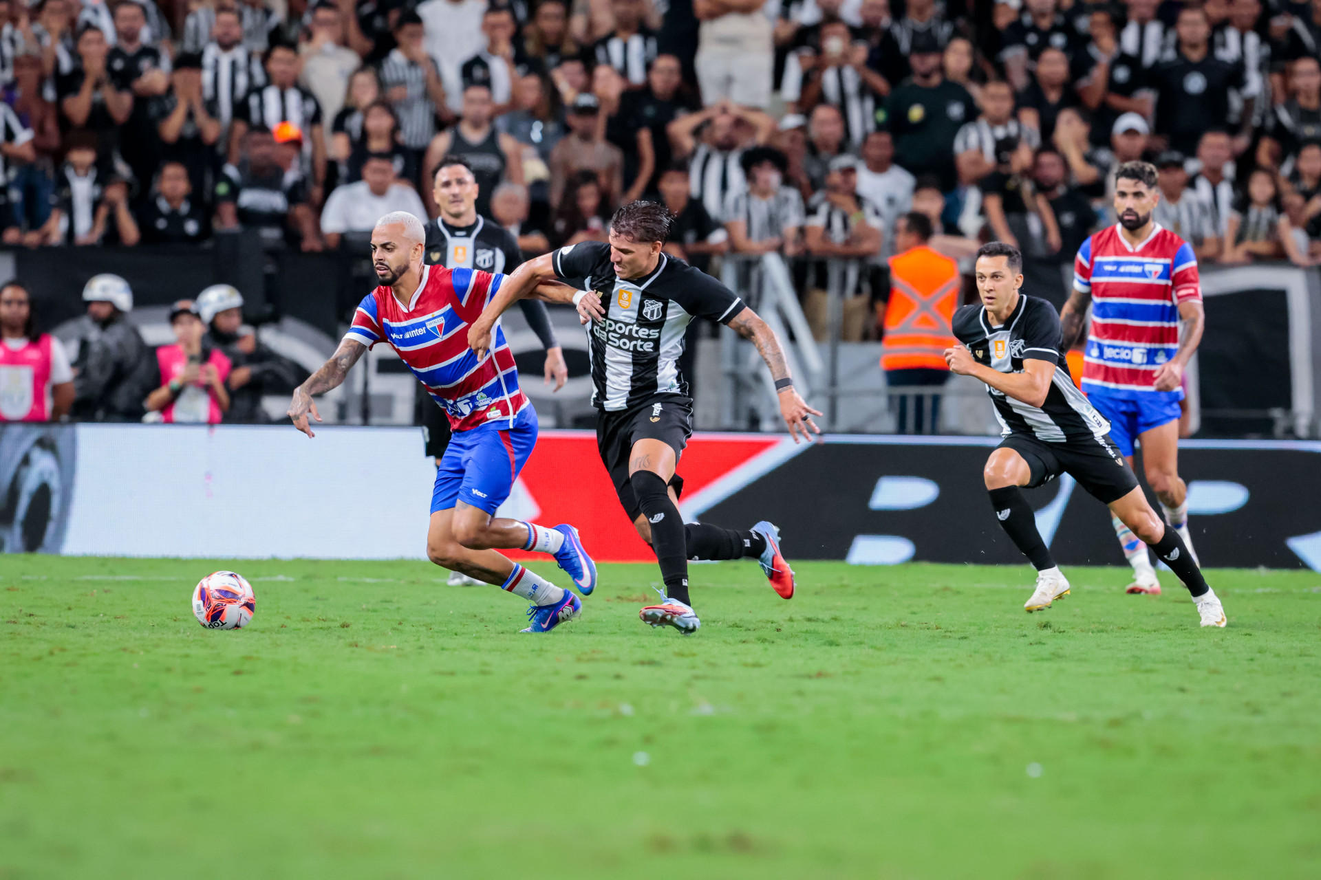 FORTALEZA, CE, BRASIL, 08-02-2025: Fortaleza x Ceará, Classico Rei na Arena Castelão, jogo saio em empate em 0 x 0. (Foto: Samuel Setubal / Jornal O POVO) (Foto: Samuel Setubal)