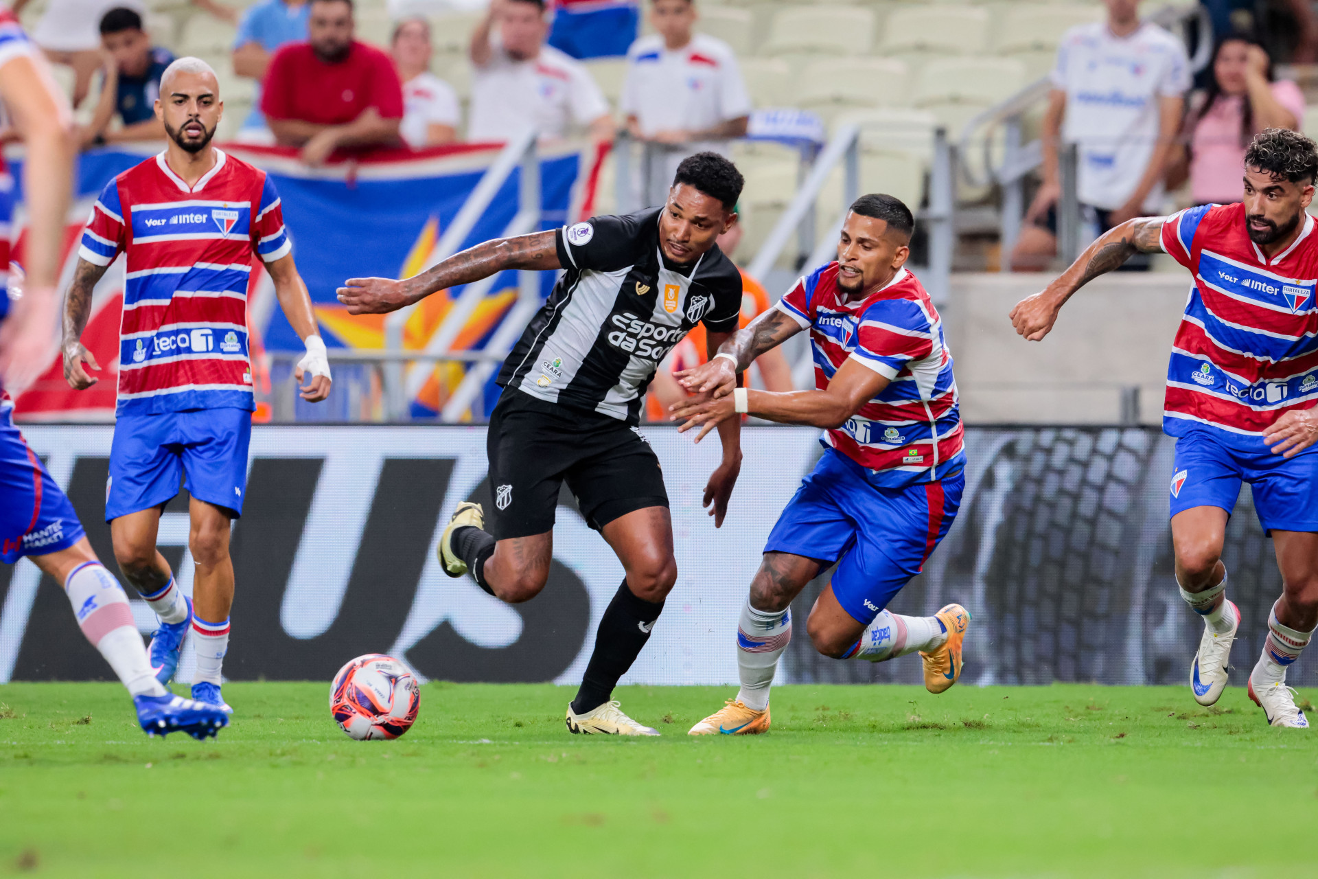 Ceará e Fortaleza são favoritos para estarem na final do Cearense (Foto: Samuel Setubal)