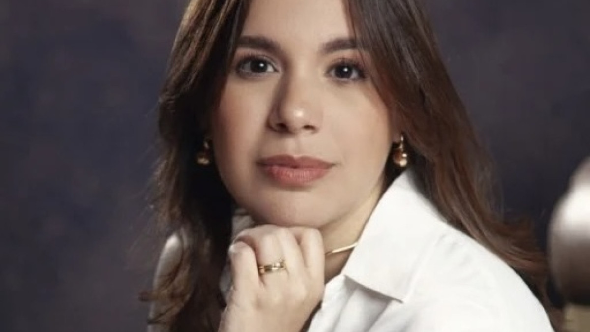  Nayara Sales é Diretora de Compliance do Mêntore,