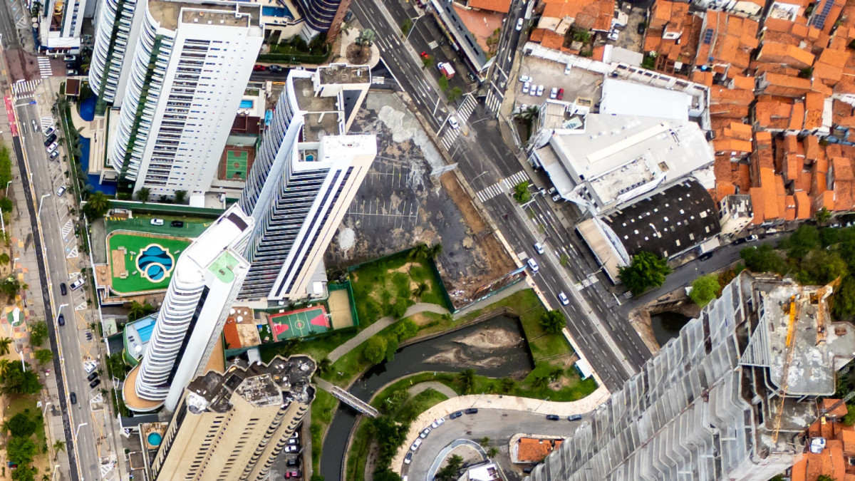 ￼AS áreas ficam nos fundos dos condomínios Veleiros e Ocean Palace