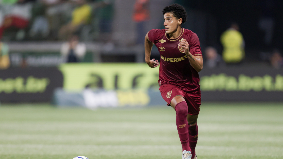 Lateral-esquerdo Gabriel Fuentes no jogo Palmeiras x Fluminense, no Allianz Parque, pelo Campeonato Brasileiro S&eacute;rie A 2025