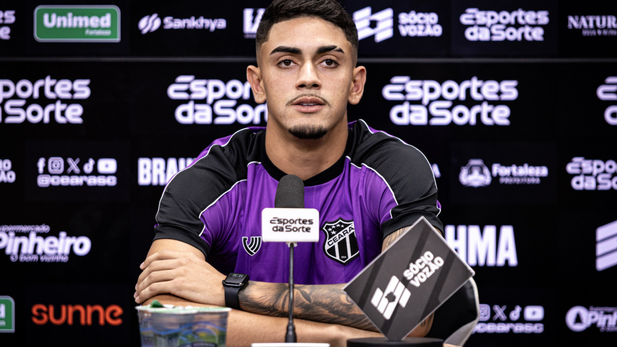 Zagueiro Gilmar em entrevista coletiva do Ceará