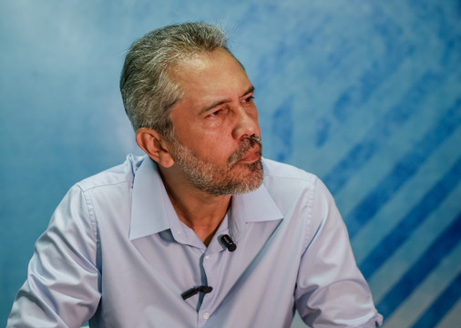 O governador Elmano de Freitas enviou uma mensagem para a criação do Programa Estadual de Apoio Humanitário ao Traslado e ao Sepultamento Digno a cearenses mortos no exterior