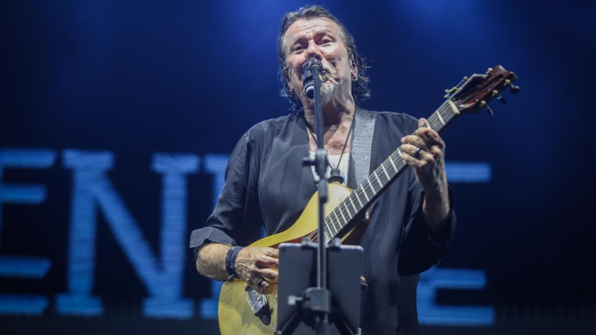 Lenine foi o grande homenageado da primeira noite do Carnaval do Recife 2026 e apresentou show com clássicos e reverência a outros pernambucanos