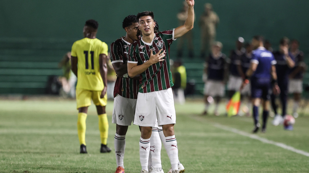 Meia Lezcano comemora gol no jogo Fluminense x Madureira, no Estádio Luso Brasileiro, pelo Campeonato Carioca 2026
