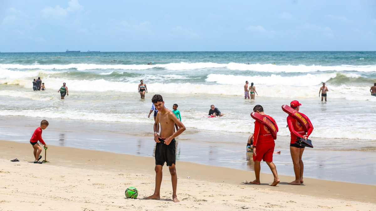 FORTALEZA-CE BRASil - 14,02,2026 - Movimentação de carnaval na praia do futuro  (João Filho Tavares O Povo)