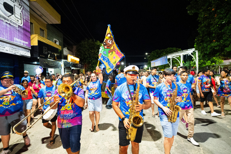 O bloco Ratinho da Madrugada busca manter a tradi&ccedil;&atilde;o da cultura carnavalesca em Canind&eacute;