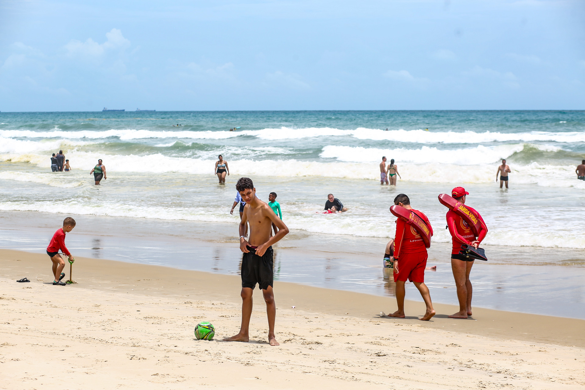 FORTALEZA-CE BRASil - 14,02,2026 - Movimentação de carnaval na praia do futuro  (João Filho Tavares O Povo)