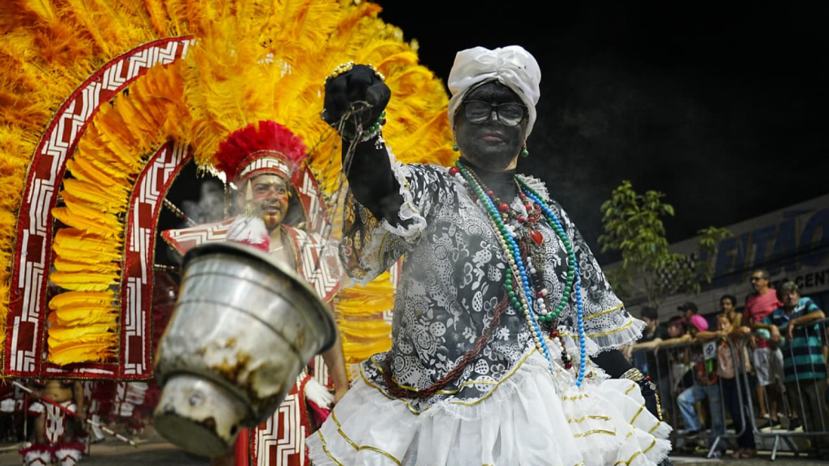 Segundo dia de desfiles de maracatus coloca tradição em destaque