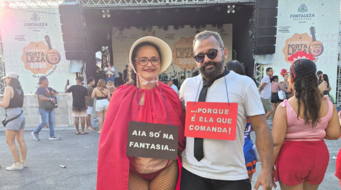 Casal se fantasia de "O conto da Aia"