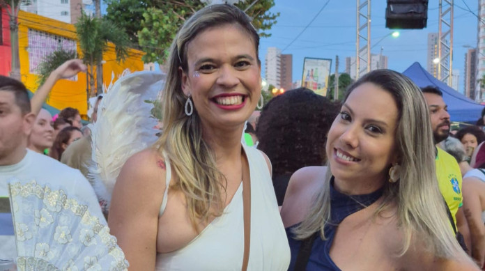 A santinha foi curtir o carnaval
