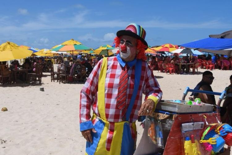 Antônio Soares é circense há 9 anos nas praias de Cascavel 