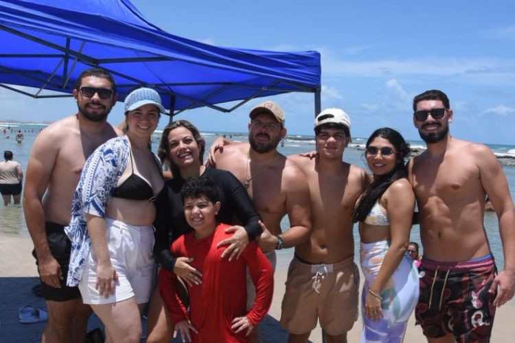 Evelise oliveira e família passam o Carnaval na praia de Águas Belas, em Cascavel