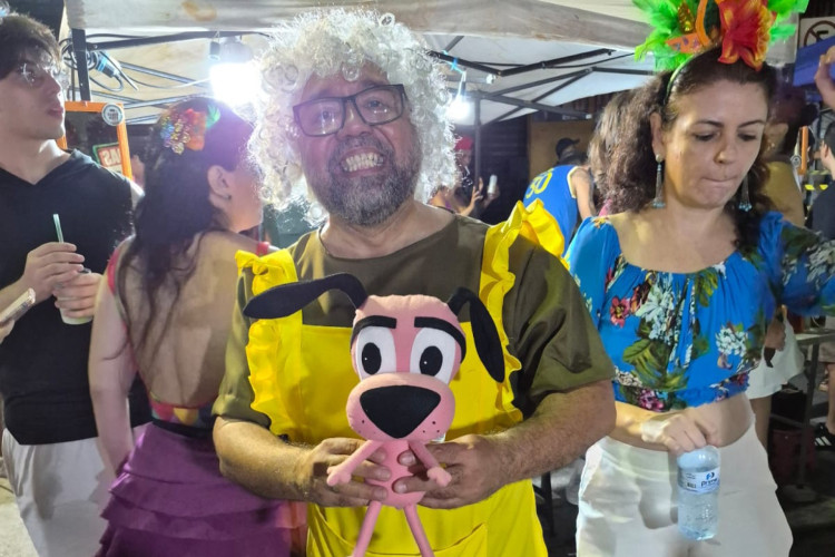 Joelcio Alves resolveu homenagear as vov&oacute;s(Foto: Estela Felix/OPOVO)