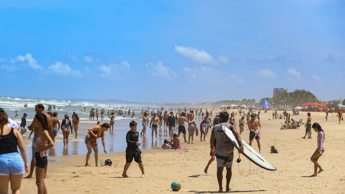 Movimenta&ccedil;&atilde;o na Praia do Futuro