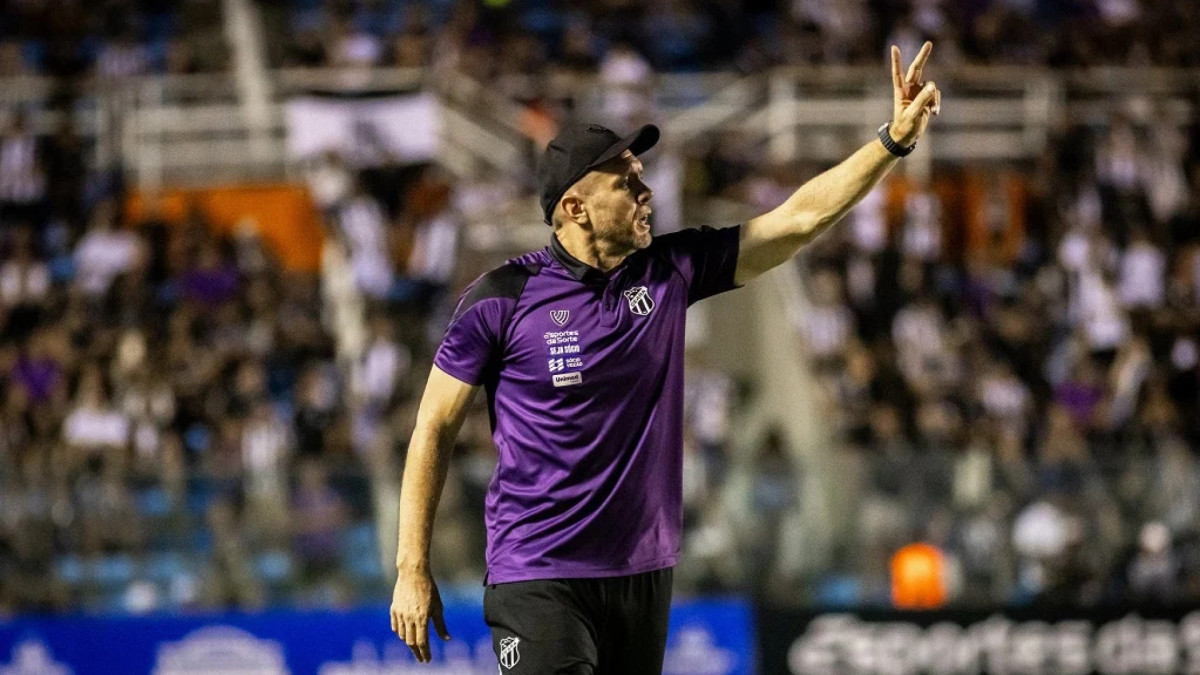 Técnico Mozart no jogo Floresta x Ceará, no PV, pelo Campeonato Cearense 2026