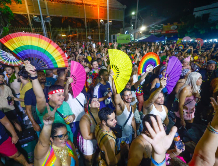Segunda-feira de folia no Mercado dos Pinhões